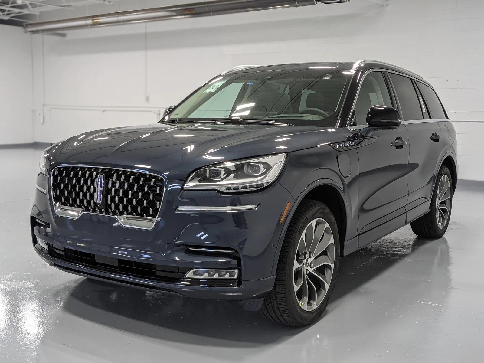 2022 Lincoln Aviator Grand Touring AWD in Flight Blue Metallic.