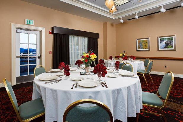 Images Holiday Inn Colorado Springs Airport by IHG