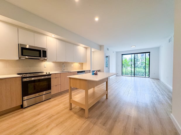 Images Caroline Golden Glades