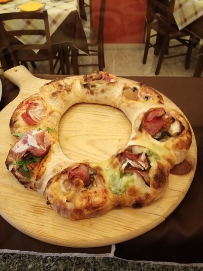 Images Zaza' enjoy the pizza