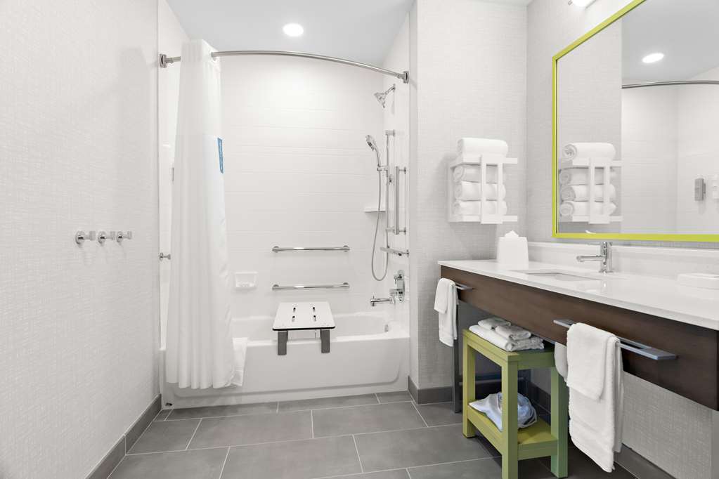 Guest room bath