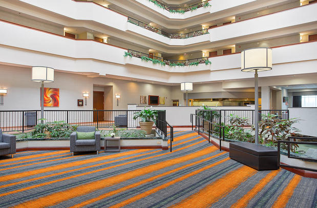 Images Holiday Inn University Plaza-Bowling Green, an IHG Hotel