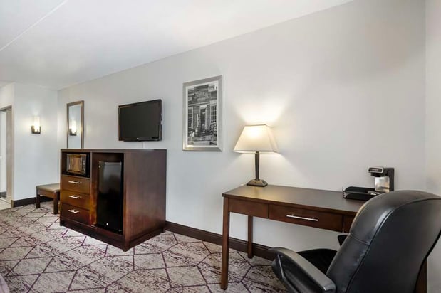 Images Best Western Plus Longbranch Hotel & Convention Center