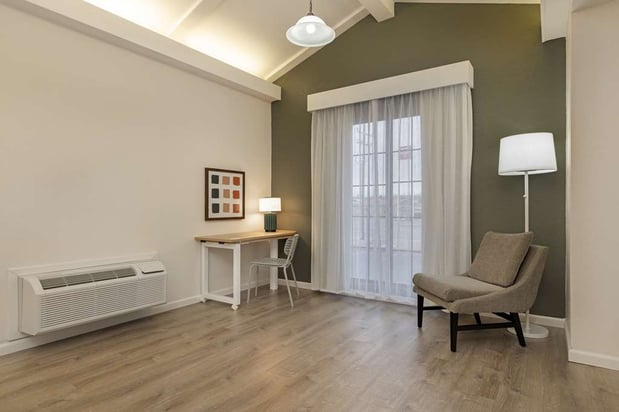 Images Spark by Hilton Rock Springs