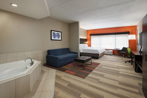 Images Holiday Inn Express & Suites Seymour, an IHG Hotel