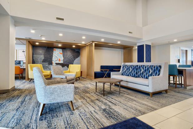 Images Holiday Inn Express & Suites Mobile – I-65 by IHG