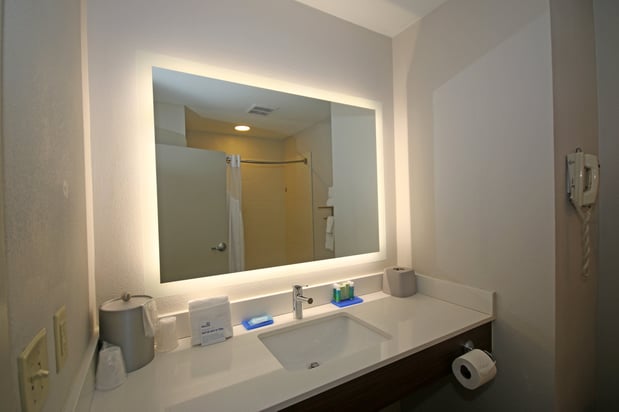 Images Holiday Inn Express & Suites Greensboro-East by IHG