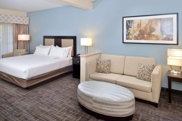 Images Holiday Inn Express & Suites St. Joseph Lakefront by IHG