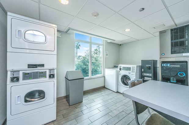 Images Holiday Inn Express & Suites Charleston Arpt-Conv Ctr Area by IHG
