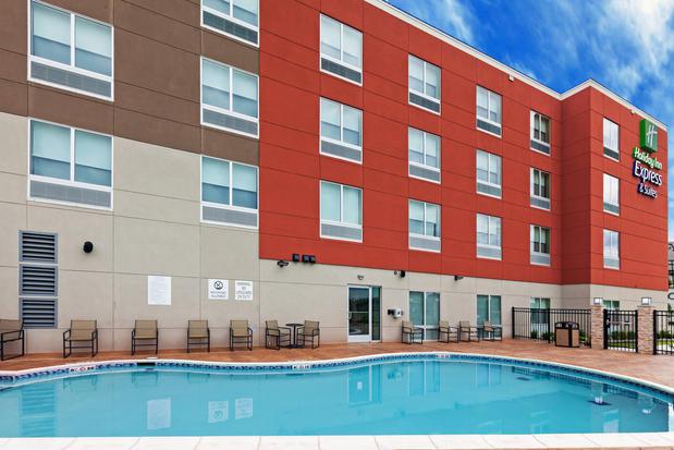 Images Holiday Inn Express & Suites Tulsa South - Woodland Hills by IHG