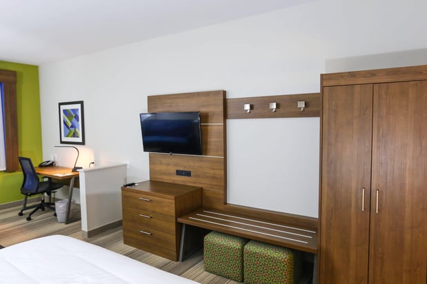 Images Holiday Inn Express & Suites Houston IAH - Beltway 8 by IHG