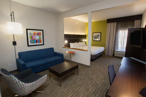 Images Holiday Inn Express Wilmington, an IHG Hotel