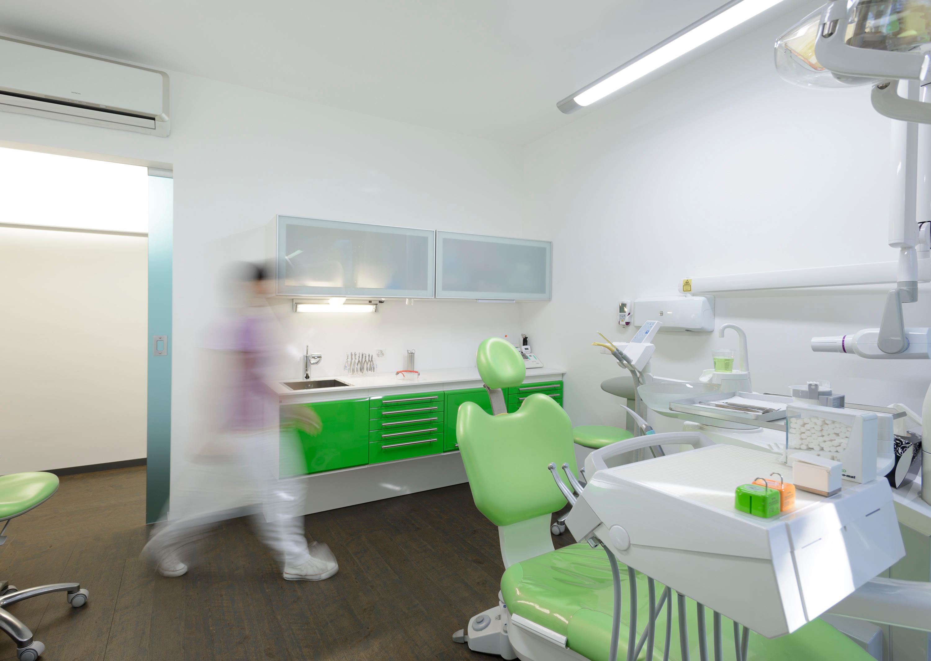 dr. med. dent. Nyffeler Tino Dr. - Studio Medico Dentistico Lugano 091 922 07 44
