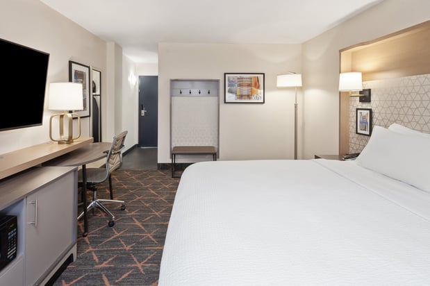Images Holiday Inn Chicago Oakbrook by IHG