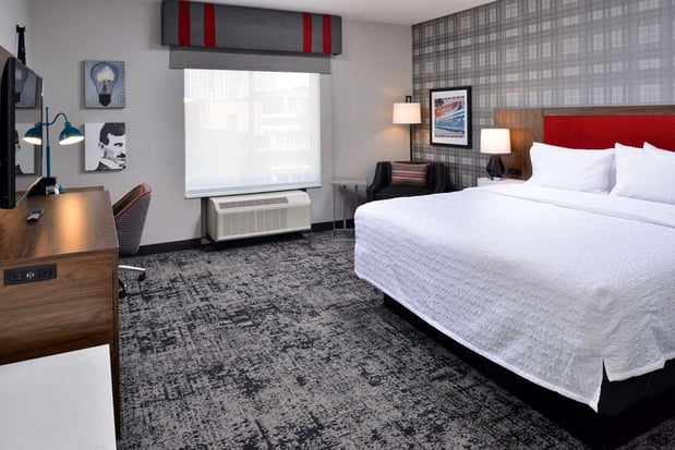 Images Hampton Inn & Suites Greensboro Downtown