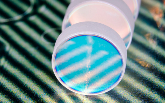 Precision dichroic edge filter featuring DSI's advanced thin film coating technology with visible blue wavelength transmission. Provides excellent wavelength separation with superior durability and polarization insensitivity. Manufactured using MicroDyn® magnetron sputtering for applications in FLIR systems, missile optics, ISR systems, and scientific instrumentation.
