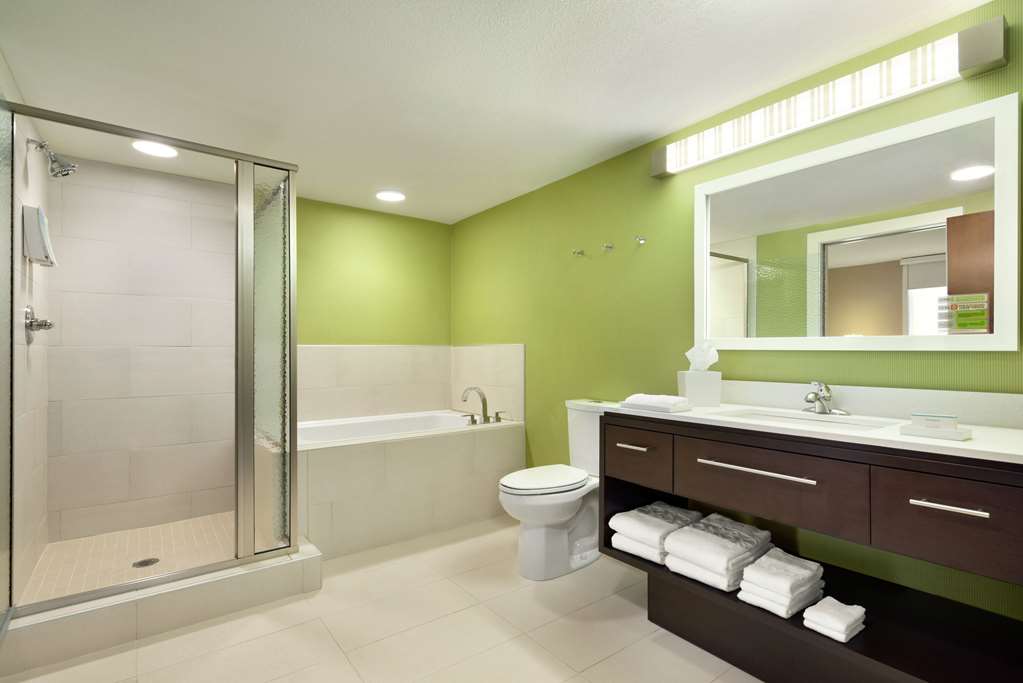 Guest room bath