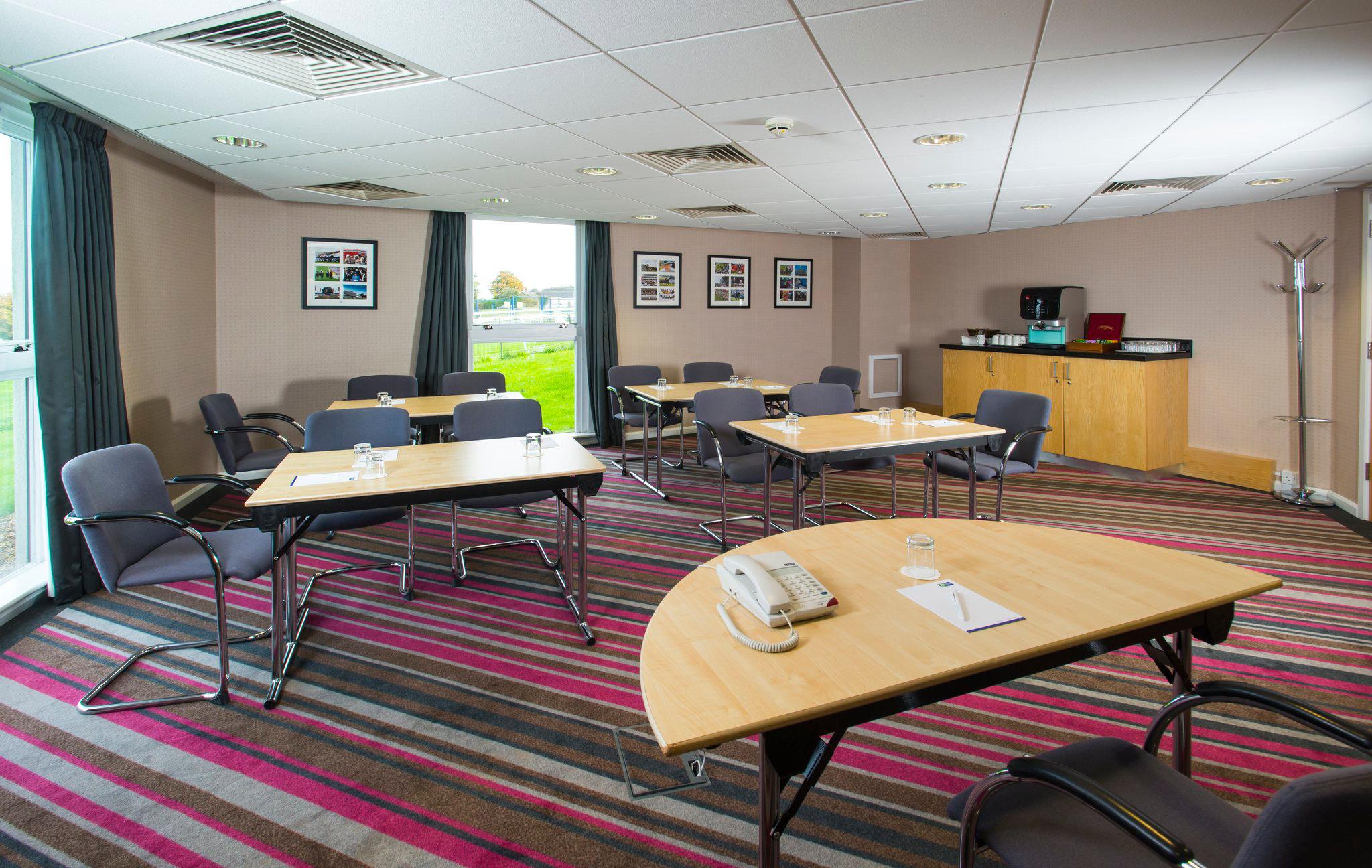 Images Holiday Inn Express London - Epsom Downs, an IHG Hotel