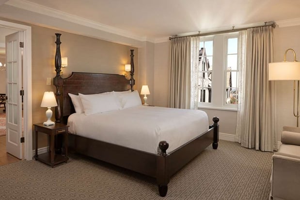 Images The Hotel Roanoke & Conference Center, Curio Collection by Hilton