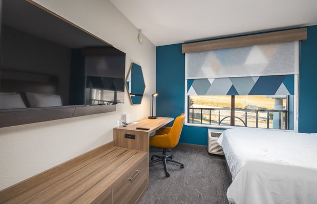 Images Holiday Inn Express & Suites Saint Robert - Leonard Wood by IHG