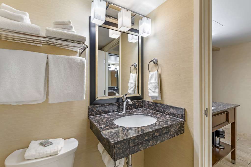 Two Queen - Pet Friendly Bathroom