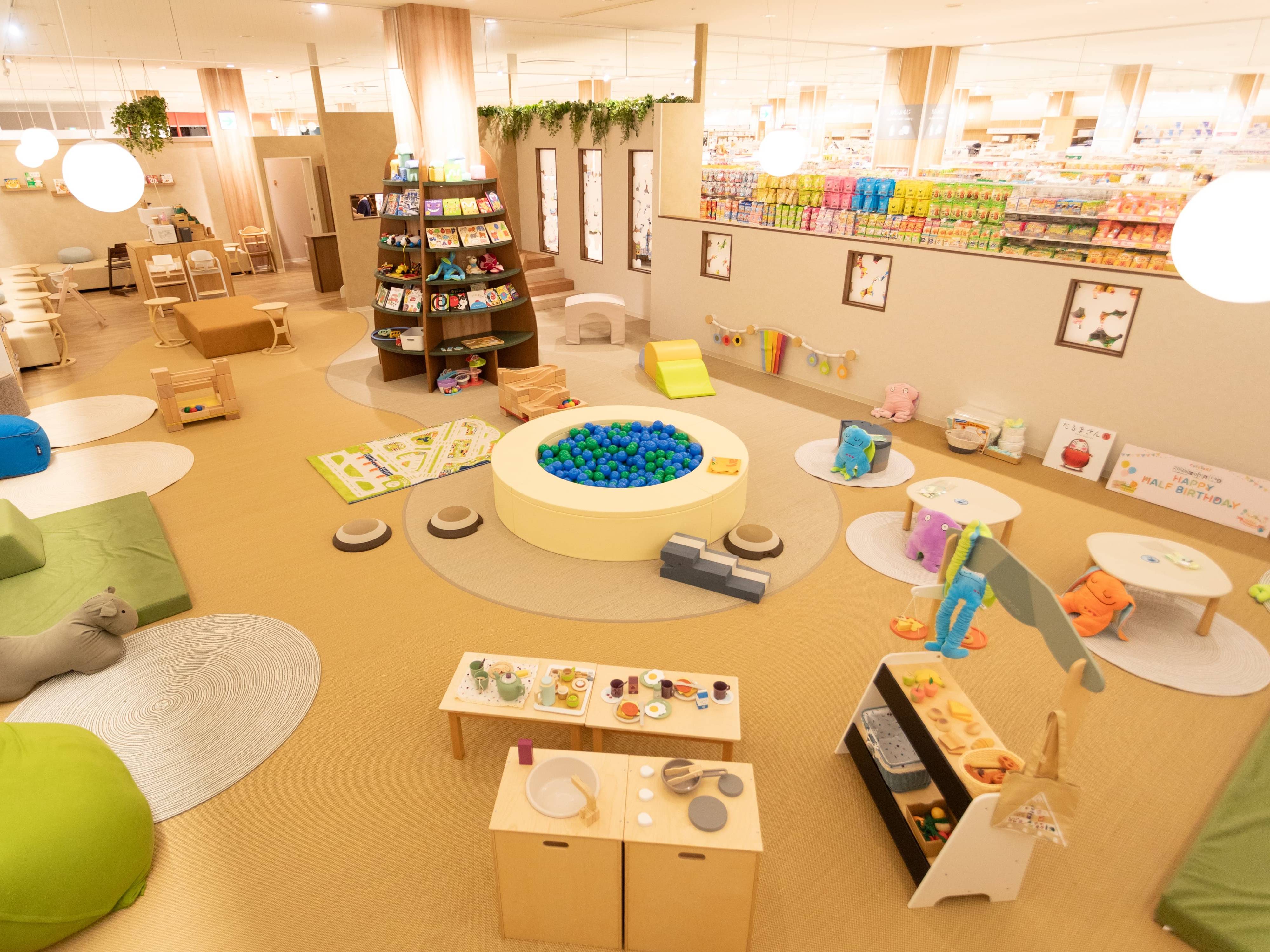 ららぽーとEXPOCITY店｜ベビー用品・マタニティ用品のアカチャンホンポ