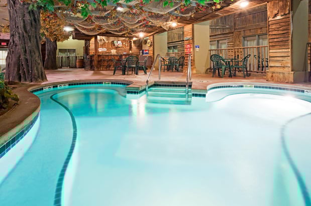 Images Holiday Inn & Suites Madison West - Middleton by IHG