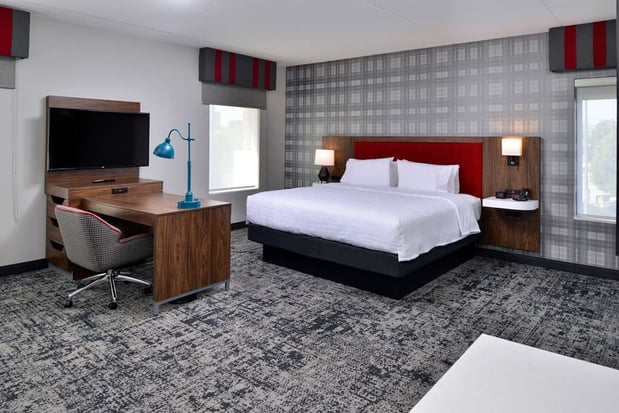 Images Hampton Inn & Suites Greensboro Downtown
