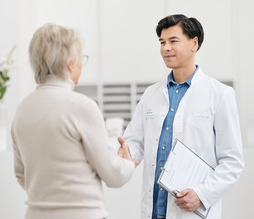Radiologe Dr. med. Michael Ho aus Münster mit Patientin