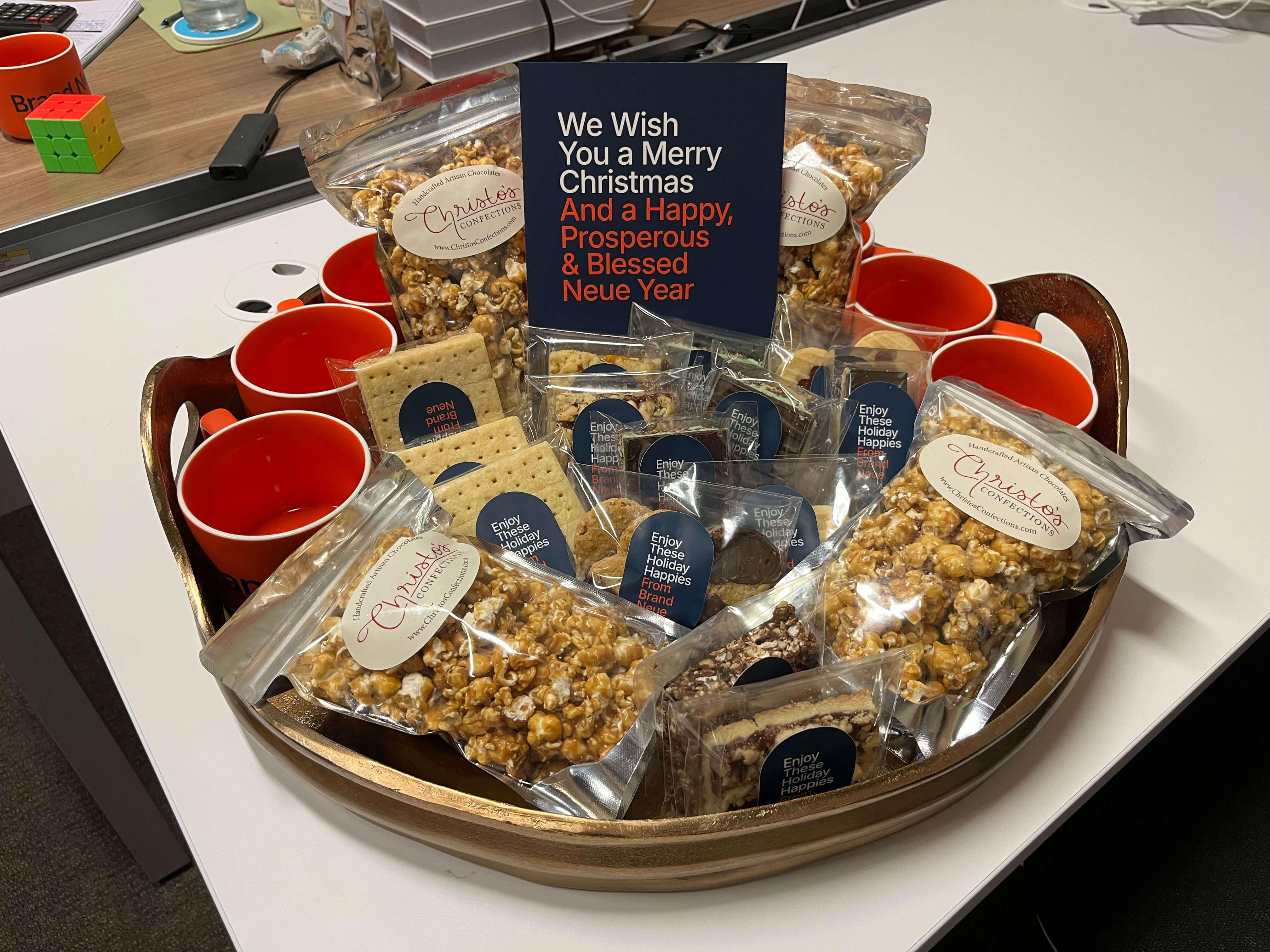 Brand Neue Christmas Gift Basket