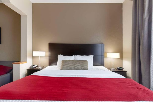 Images Best Western Plus Bradbury Inn & Suites