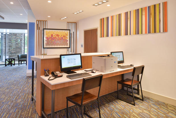 Images Holiday Inn Express & Suites Omaha Airport, an IHG Hotel