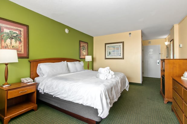 Images Holiday Inn & Suites Clearwater Beach by IHG