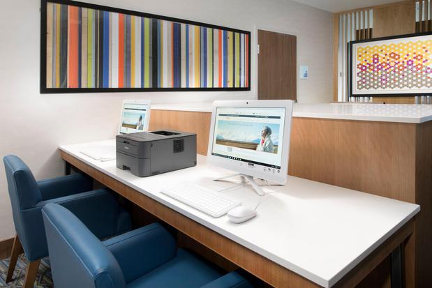 Images Holiday Inn Express & Suites San Antonio North - Windcrest by IHG