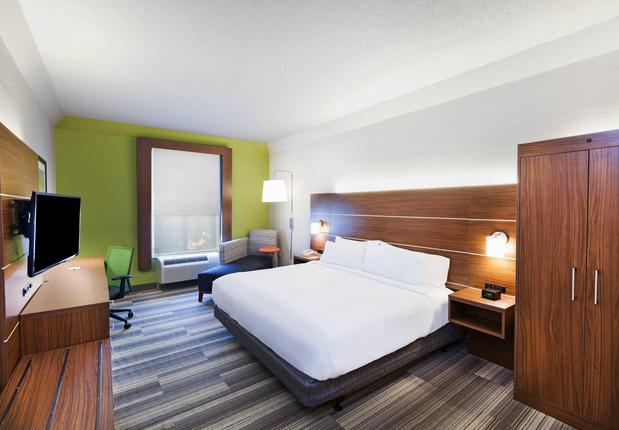 Images Holiday Inn Express & Suites Houston - Memorial Park Area by IHG