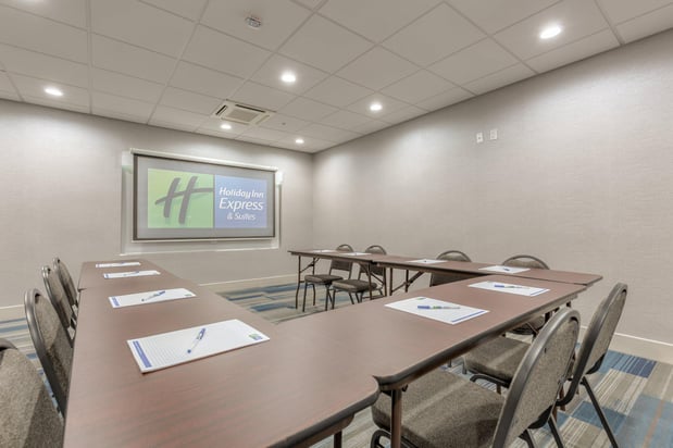 Images Holiday Inn Express & Suites Tulsa Midtown by IHG
