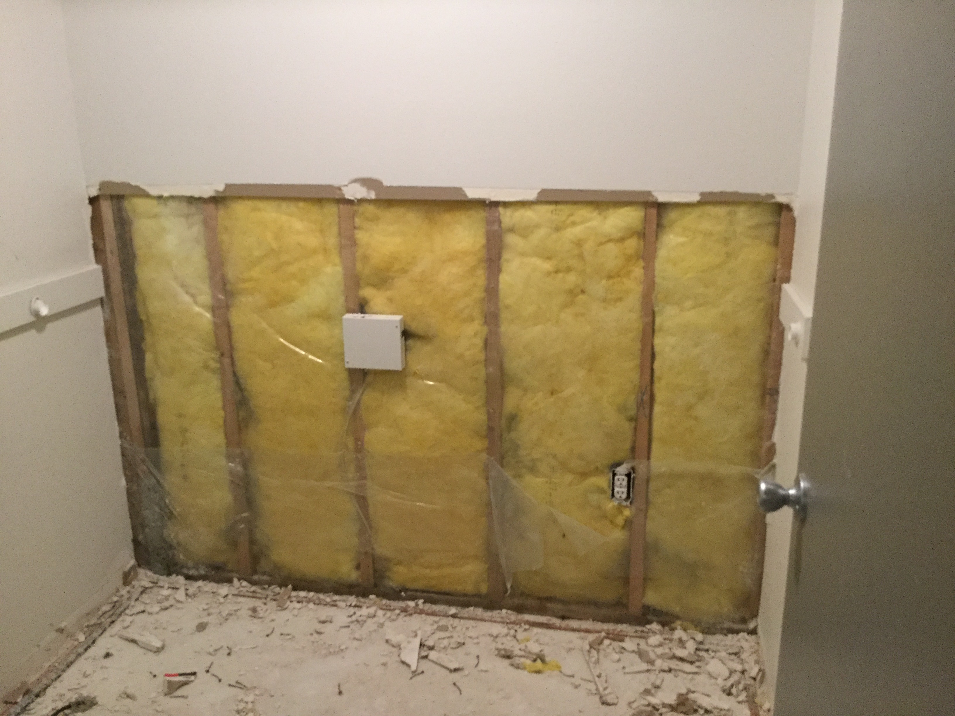 It is so important that you give SERVPRO of Shoreline/Woodinville a call at the first signs of water damage so that we can mitigate any damages and prevent additional mold growth.