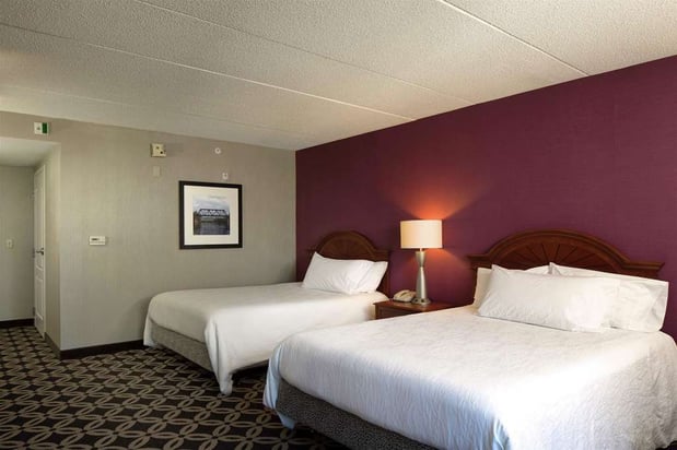 Images Hilton Garden Inn Auburn Riverwatch