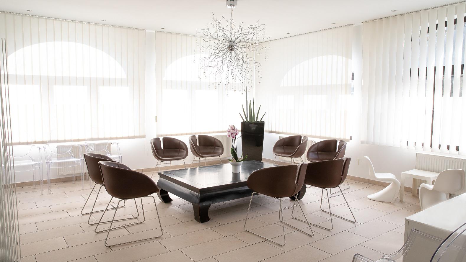 Dr. Molnar Lungenfacharzt, Aniferstraße 9 in Anif