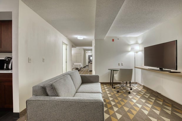 Images Holiday Inn & Suites Madison West - Middleton by IHG