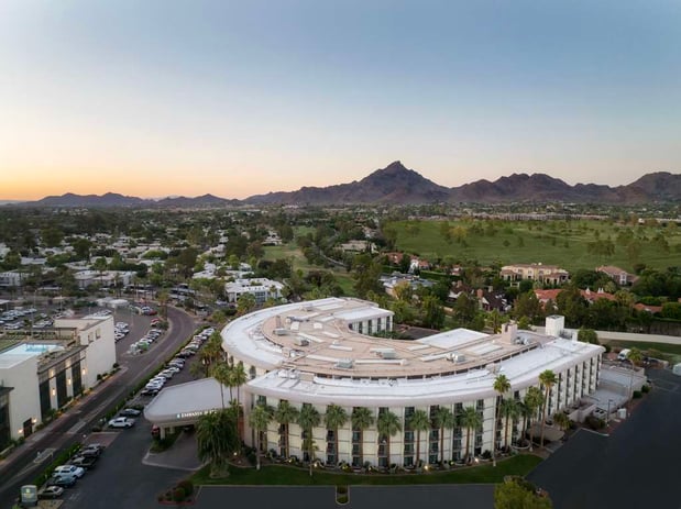 Images Embassy Suites by Hilton Phoenix Biltmore