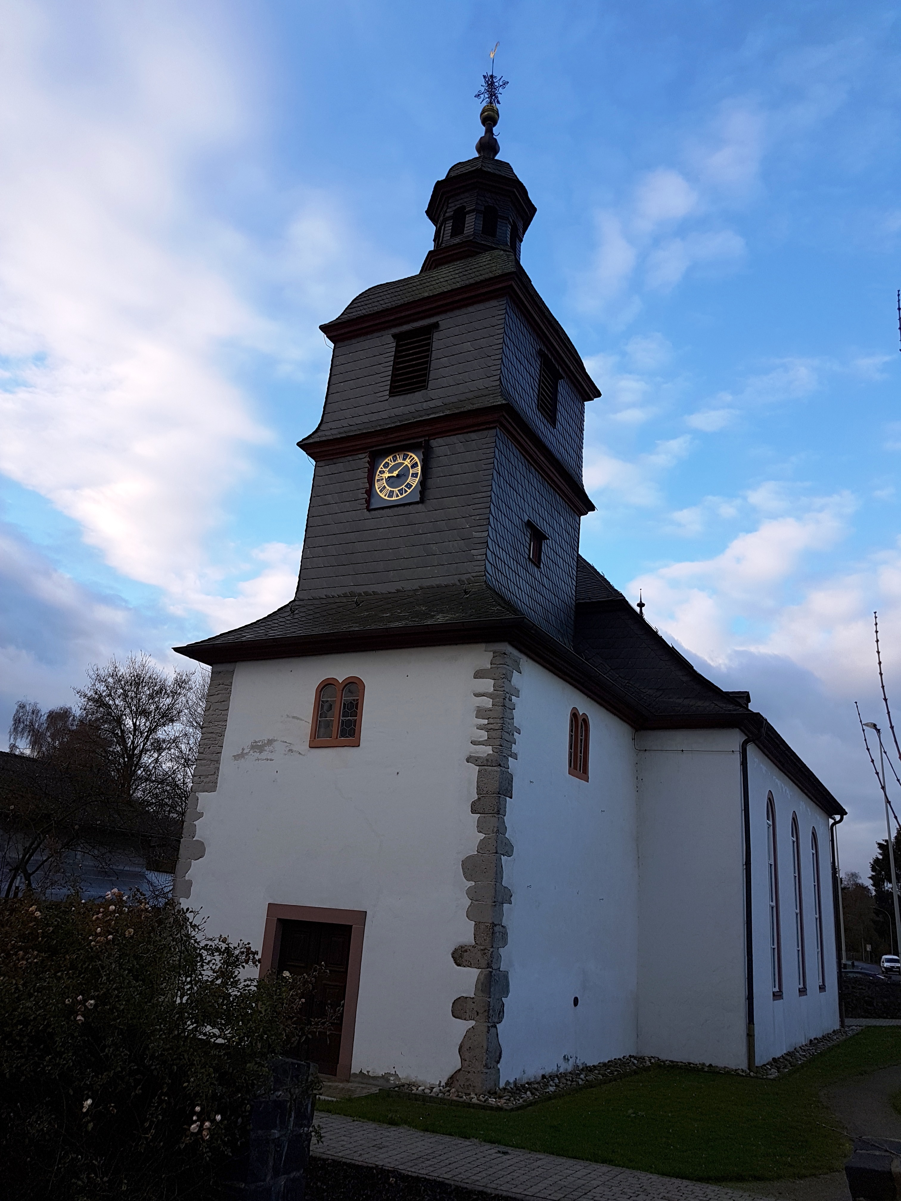 Bild 1 Evangelische Kirche Laubach-Wetterfeld - Evangelische Kirchengemeinde Wetterfeld in Laubach