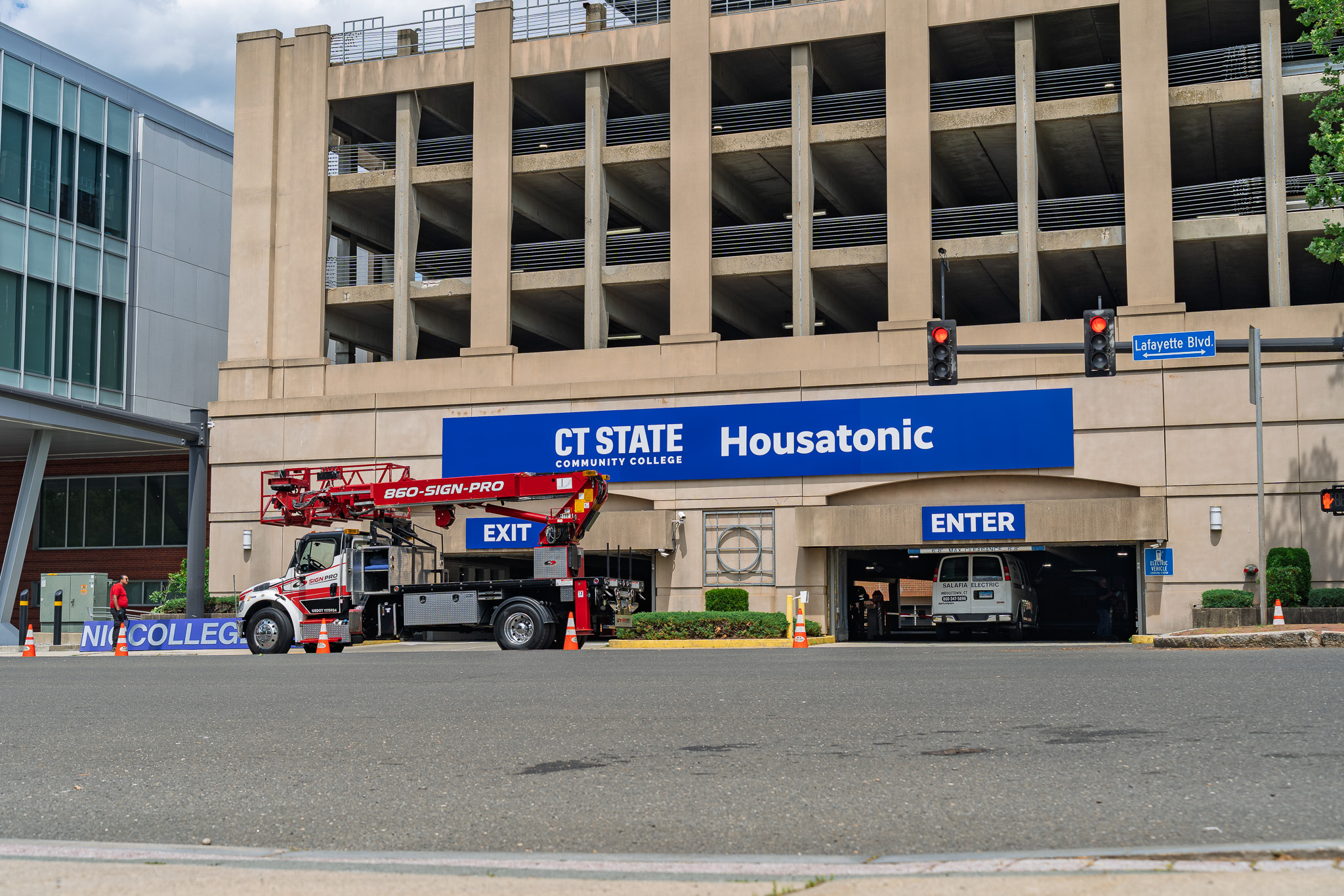 Large-format exterior building signage designed, fabricated, and installed by Sign Pro for CT State Community College – Housatonic on its downtown Bridgeport parking garage.