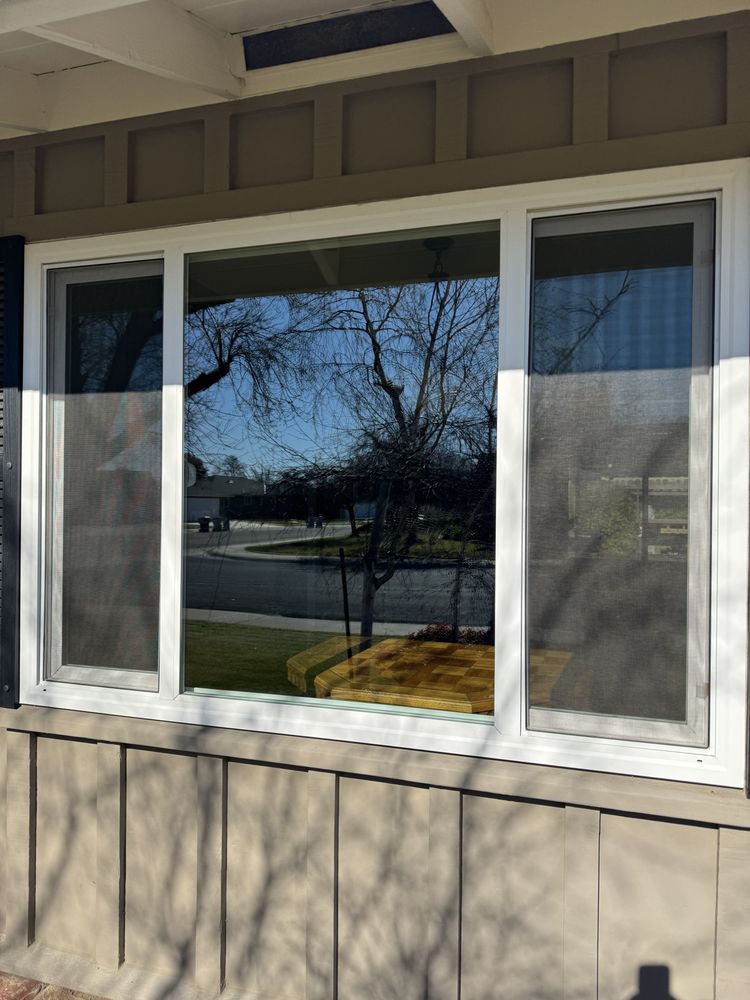 Epic Glass & Screen specializes in energy-efficient windows that help optimize indoor comfort while reducing energy costs. Our windows are designed to improve insulation, minimize heat transfer, and support a more sustainable living or working environment. Experience the benefits of advanced window technology backed by our commitment to quality service.
