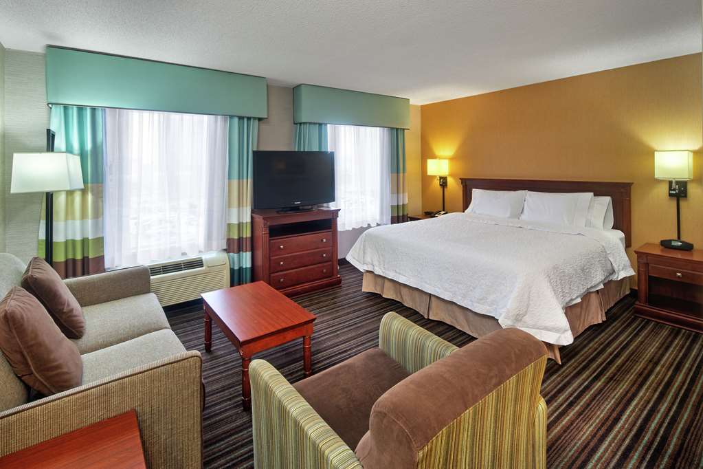 Images Hampton Inn & Suites by Hilton Toronto Airport