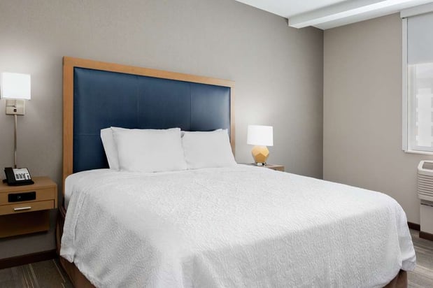 Images Hampton Inn & Suites San Diego Airport Liberty Station