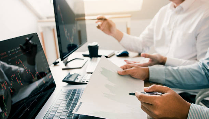 Advisors reviewing the markets.