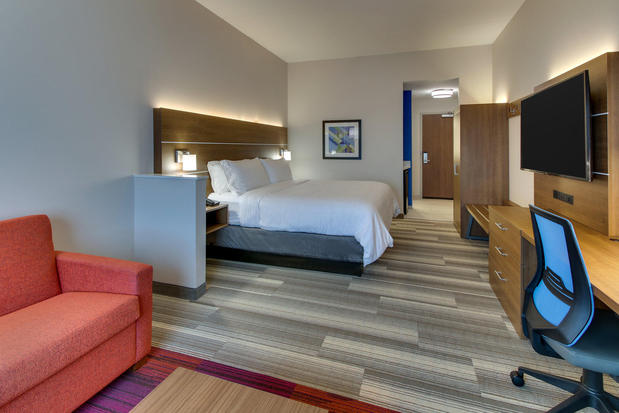 Images Holiday Inn Express & Suites Nashville Metrocenter Downtown by IHG