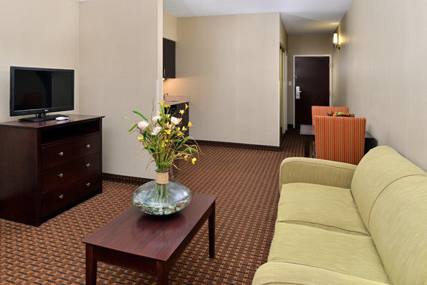 Images Holiday Inn Express & Suites Indianapolis W - Airport Area, an IHG Hotel