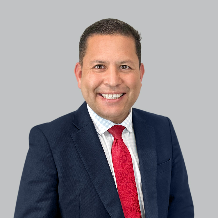 Headshot of Tito Gutierrez, a wealth advisor at Chase